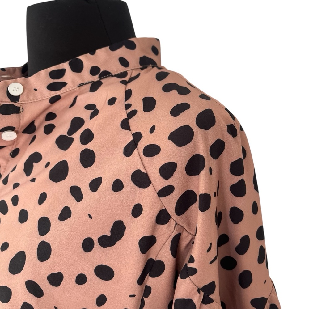 Tan and black cheetah print puff sleeve button down satin blouse M - Picture 9 of 11